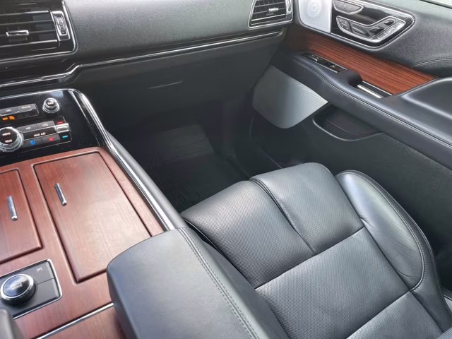 2022 Black Metallic Lincoln Navigator Reserve 4X4 SUV