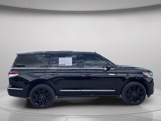 2022 Black Metallic Lincoln Navigator Reserve 4X4 SUV