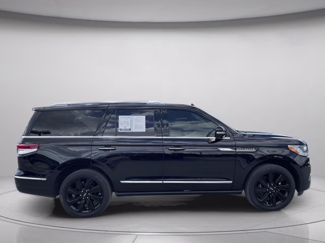 2022 Black Metallic Lincoln Navigator Reserve 4X4 SUV