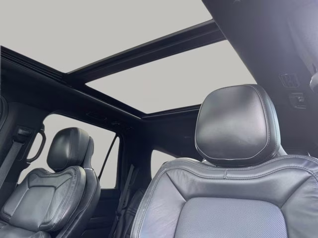 2022 Black Metallic Lincoln Navigator Reserve 4X4 SUV