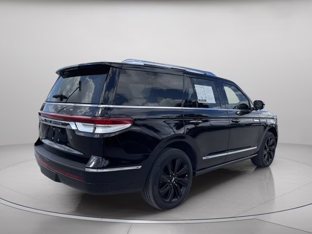 2022 Black Metallic Lincoln Navigator Reserve 4X4 SUV