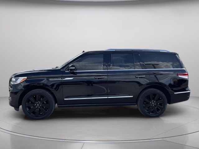 2022 Black Metallic Lincoln Navigator Reserve 4X4 SUV