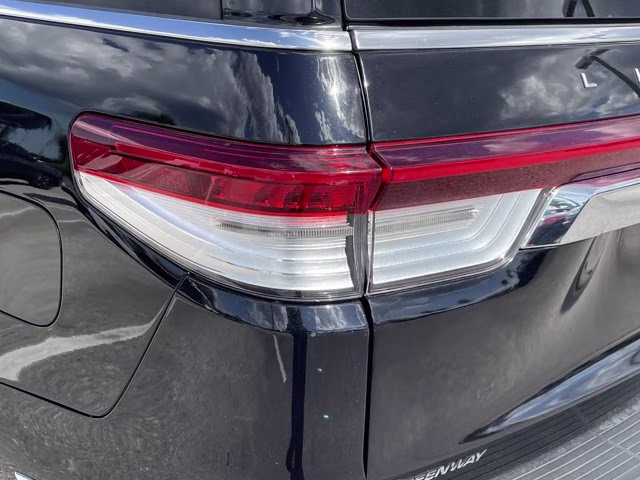 2022 Black Metallic Lincoln Navigator Reserve 4X4 SUV