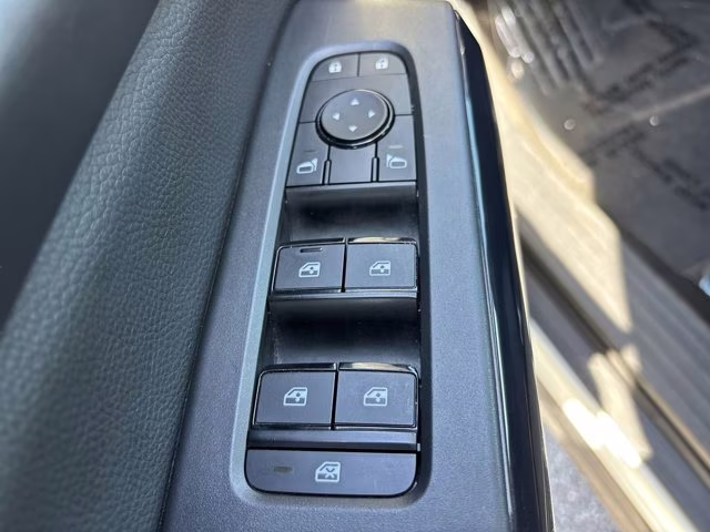 2024 Pearl White Tricoat Nissan Pathfinder SV FWD SUV