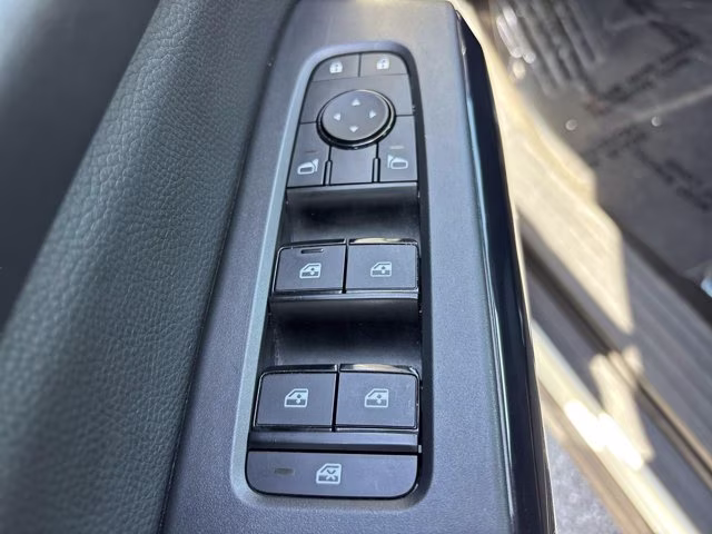2024 Pearl White Tricoat Nissan Pathfinder SV FWD SUV