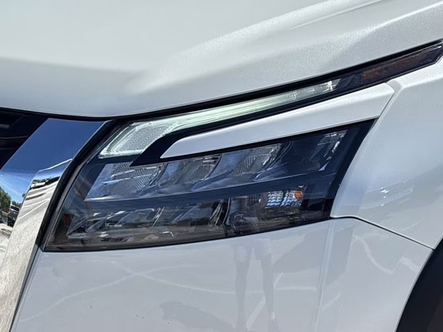 2024 Pearl White Tricoat Nissan Pathfinder SV FWD SUV