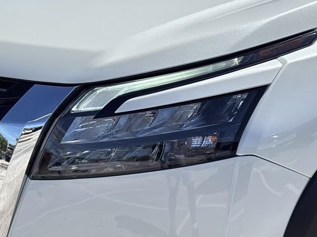 2024 Pearl White Tricoat Nissan Pathfinder SV FWD SUV
