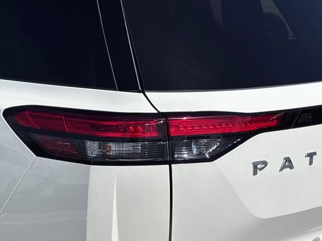 2024 Pearl White Tricoat Nissan Pathfinder SV FWD SUV
