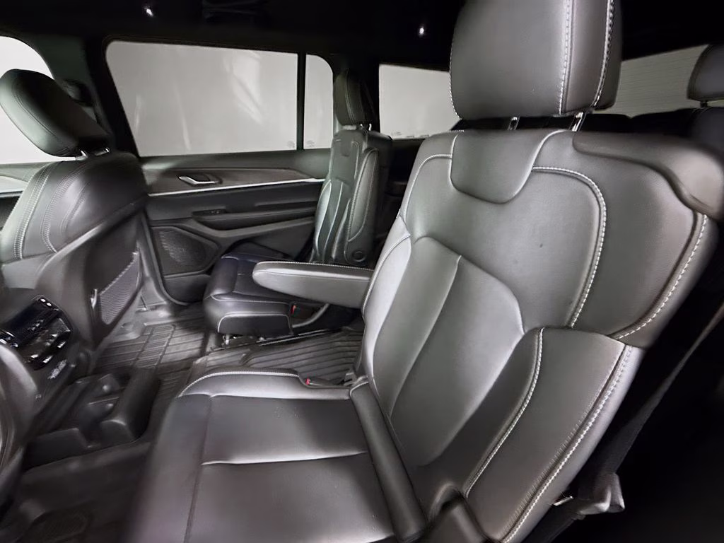 2025 Bright White Clearcoat Jeep Grand Cherokee L Limited 4X4 SUV