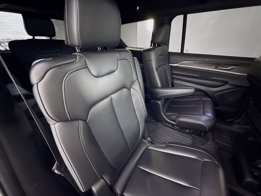 2025 Bright White Clearcoat Jeep Grand Cherokee L Limited 4X4 SUV