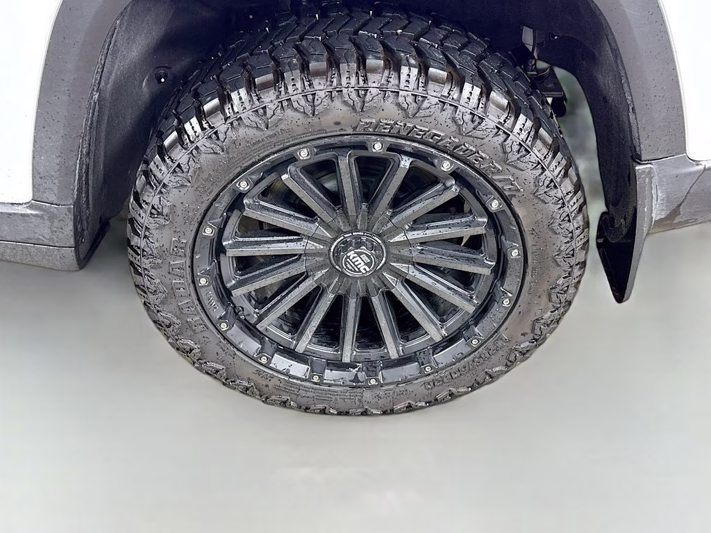 2025 Bright White Clearcoat Jeep Grand Cherokee L Limited 4X4 SUV