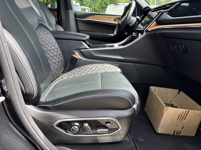 2025 Diamond Black Crystal Pearlcoat Jeep Grand Cherokee L Summit Reserve 4X4 SUV