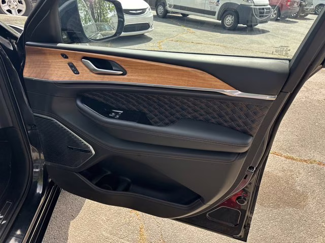 2025 Diamond Black Crystal Pearlcoat Jeep Grand Cherokee L Summit Reserve 4X4 SUV