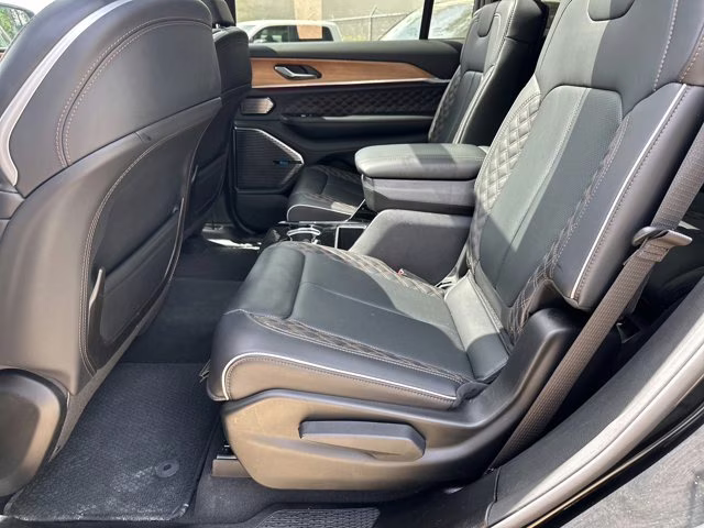 2025 Diamond Black Crystal Pearlcoat Jeep Grand Cherokee L Summit Reserve 4X4 SUV