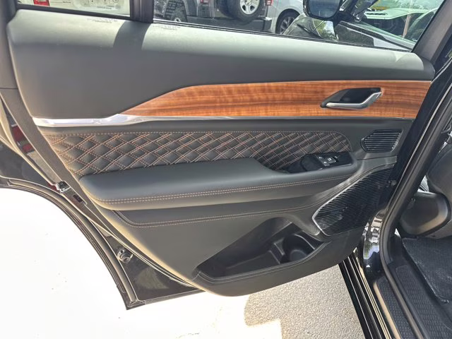 2025 Diamond Black Crystal Pearlcoat Jeep Grand Cherokee L Summit Reserve 4X4 SUV