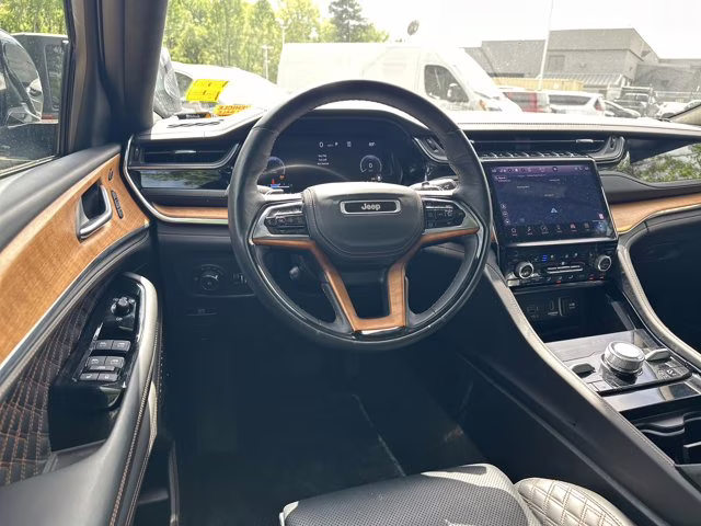 2025 Diamond Black Crystal Pearlcoat Jeep Grand Cherokee L Summit Reserve 4X4 SUV