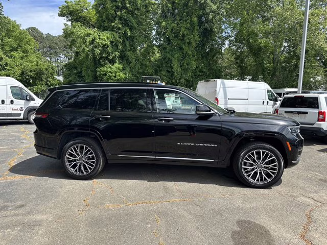 2025 Diamond Black Crystal Pearlcoat Jeep Grand Cherokee L Summit Reserve 4X4 SUV