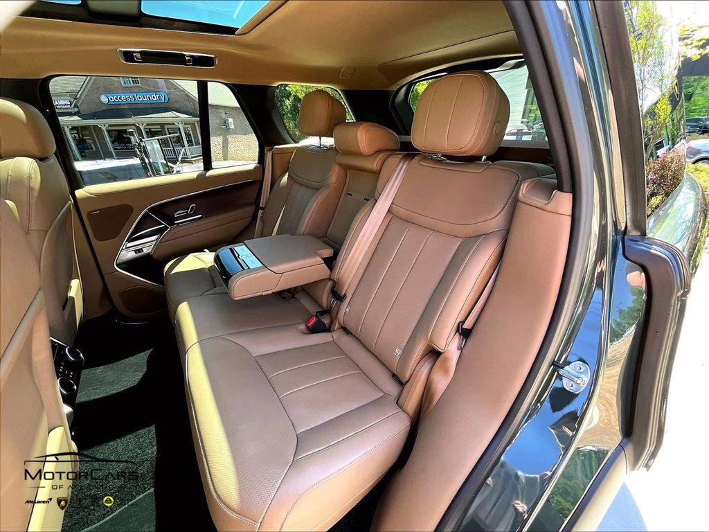 2024 Belgravia Green Metallic Land Rover Range Rover SE AWD SUV