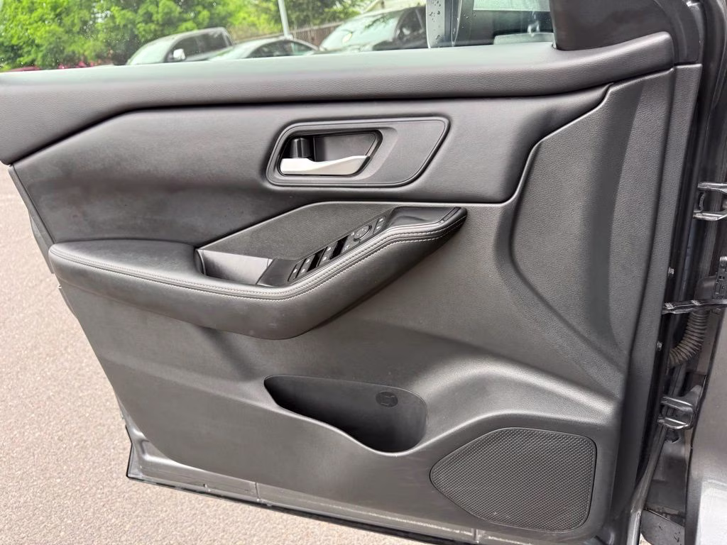 2024 Gun Metallic Nissan Rogue SV AWD SUV