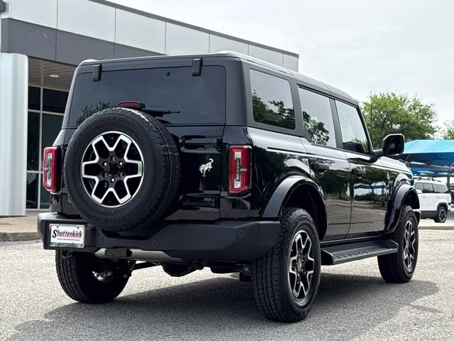 2026 Shadow Black Ford Bronco Outer Banks 4X4 SUV
