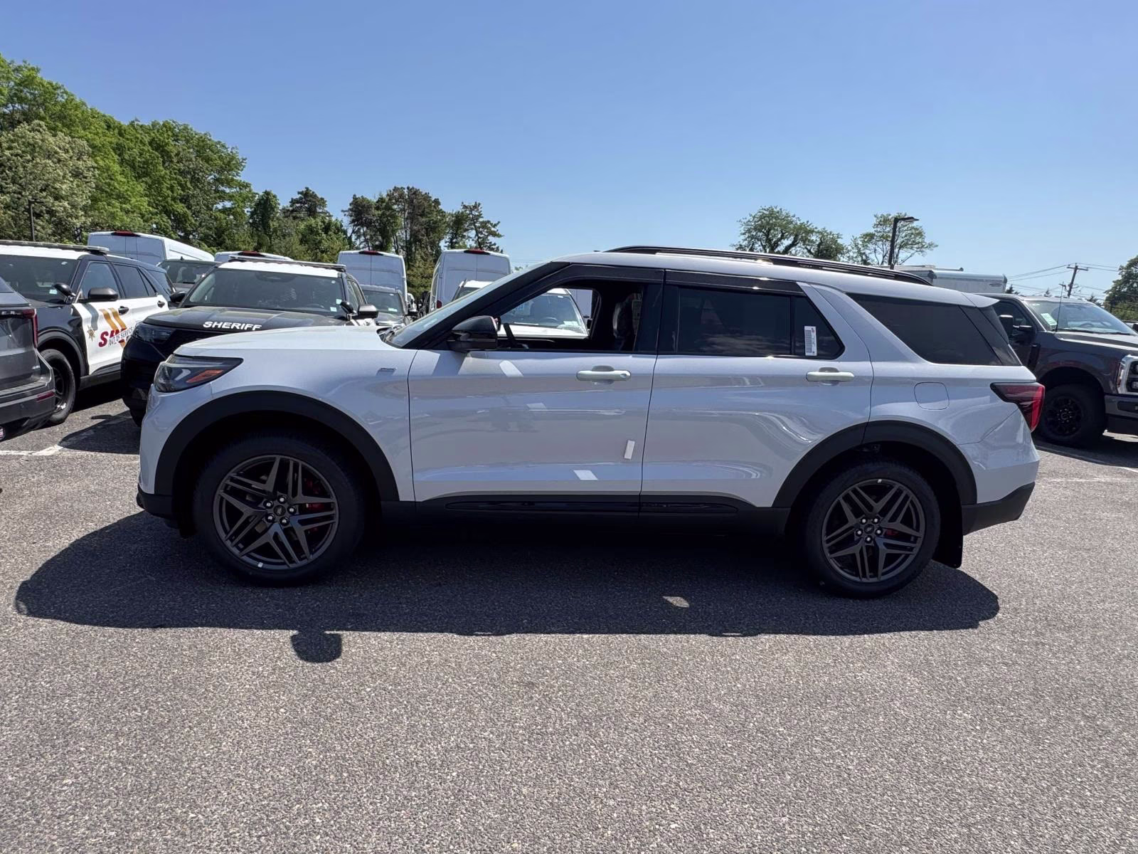 2026 Space White Metallic Ford Explorer ST-Line 4WD 4X4 SUV