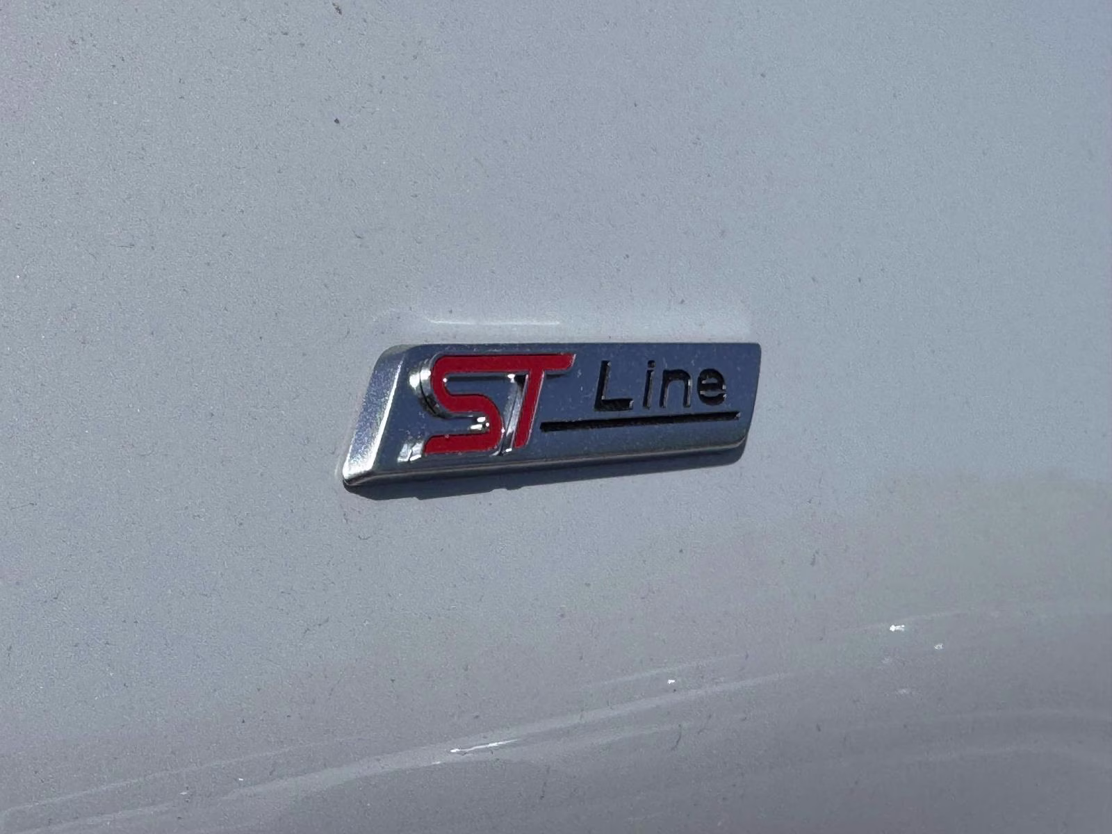 2026 Space White Metallic Ford Explorer ST-Line 4WD 4X4 SUV
