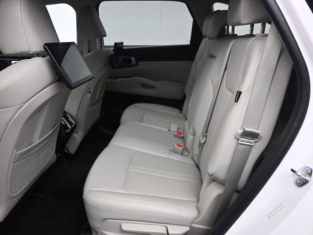 2025 Glacial White Pearl Kia Sorento S FWD SUV