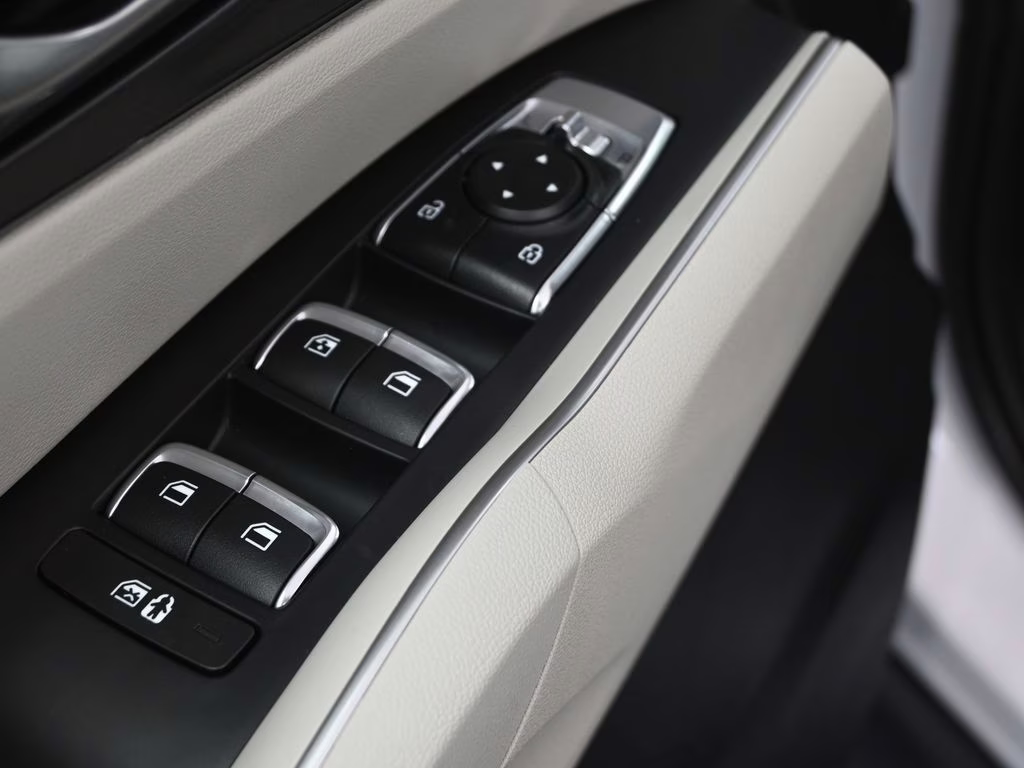 2025 Glacial White Pearl Kia Sorento S FWD SUV