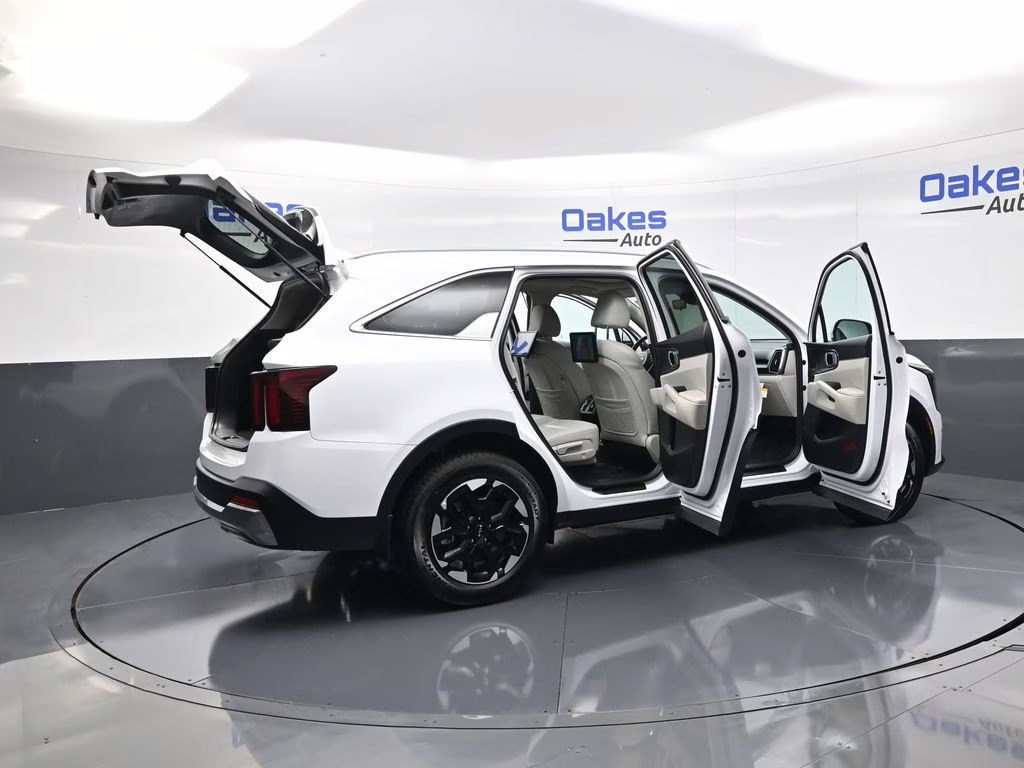 2025 Glacial White Pearl Kia Sorento S FWD SUV