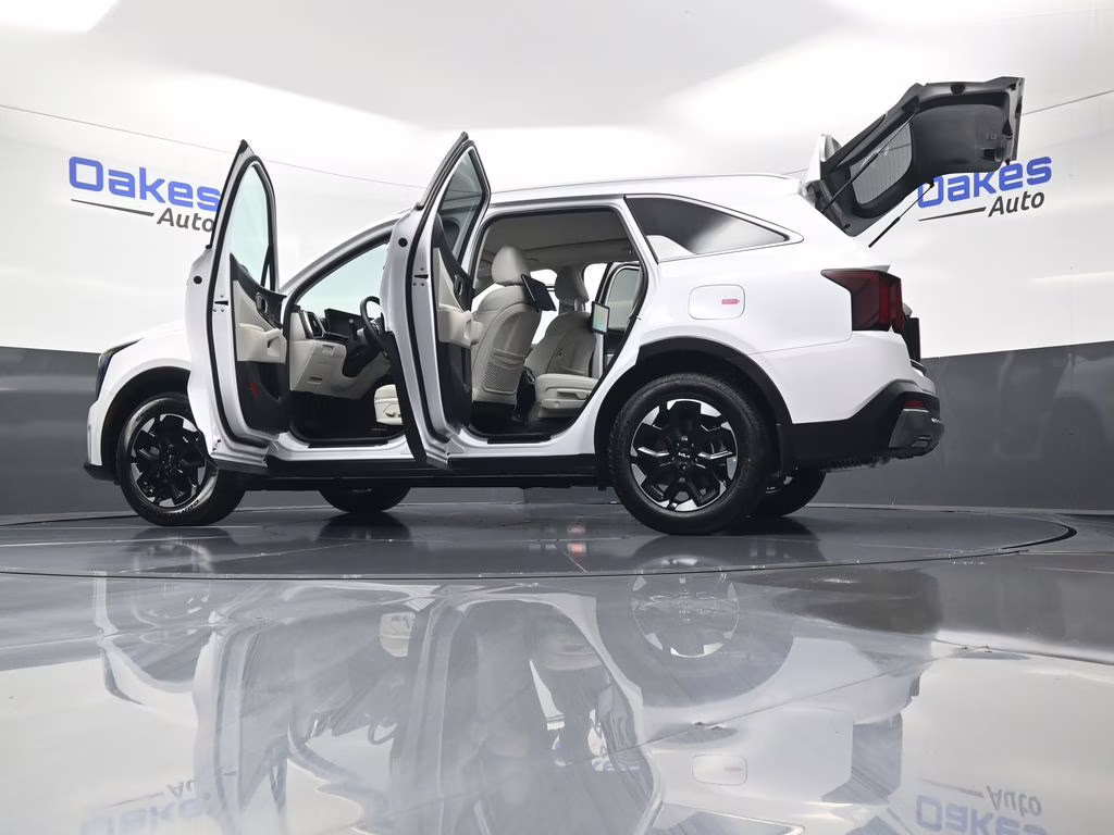 2025 Glacial White Pearl Kia Sorento S FWD SUV