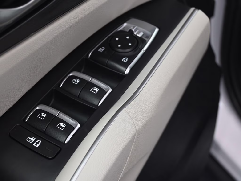 2025 Glacial White Pearl Kia Sorento S FWD SUV