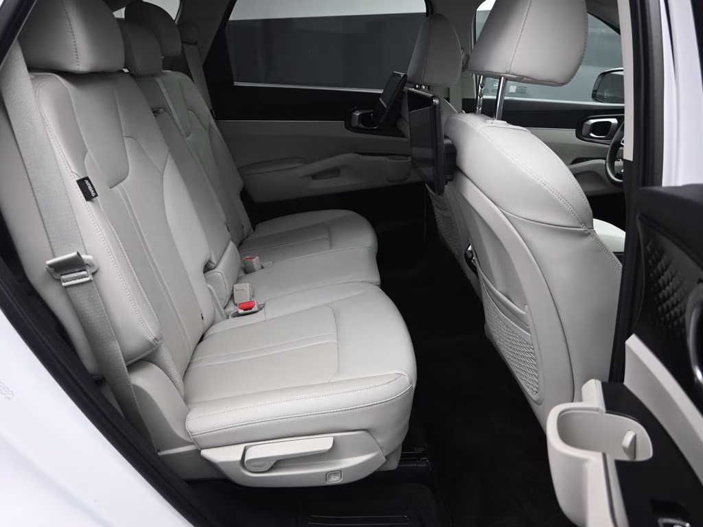 2025 Glacial White Pearl Kia Sorento S FWD SUV