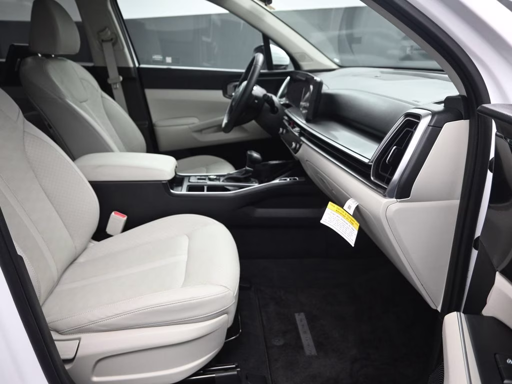 2025 Glacial White Pearl Kia Sorento S FWD SUV
