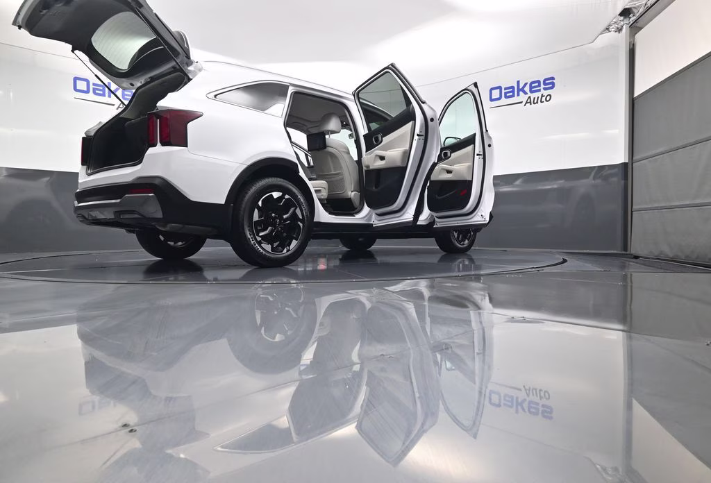 2025 Glacial White Pearl Kia Sorento S FWD SUV