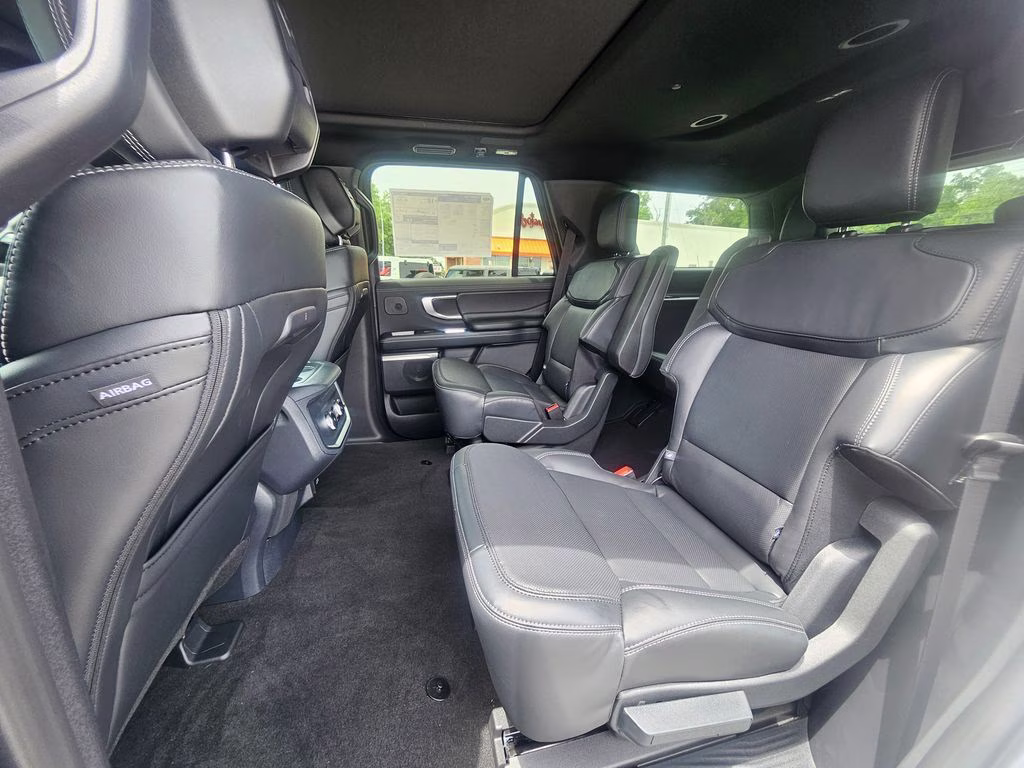 2026 Glacier Gray Metallic Tri-Coat Ford Expedition Platinum 4X4 SUV