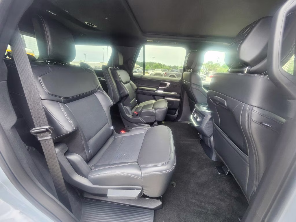 2026 Glacier Gray Metallic Tri-Coat Ford Expedition Platinum 4X4 SUV