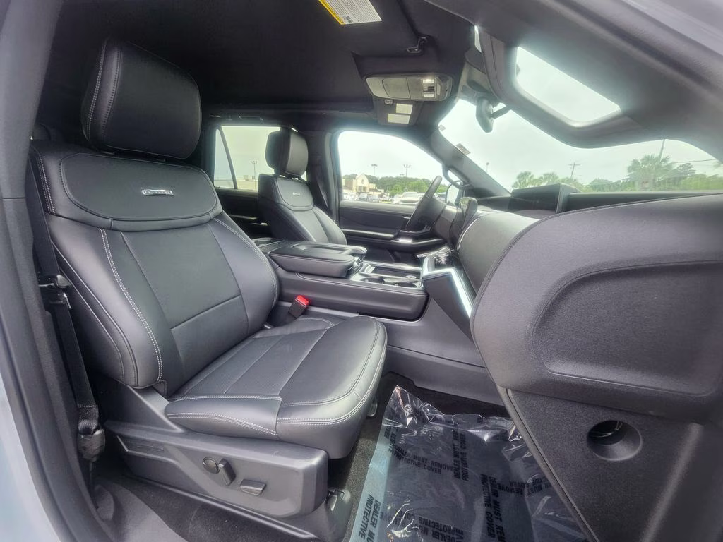 2026 Glacier Gray Metallic Tri-Coat Ford Expedition Platinum 4X4 SUV