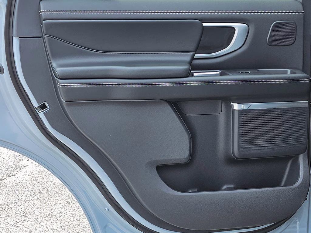 2026 Glacier Gray Metallic Tri-Coat Ford Expedition Platinum 4X4 SUV