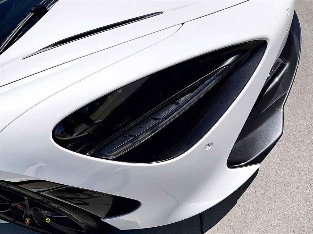 2021 White McLaren 720S RWD Coupe