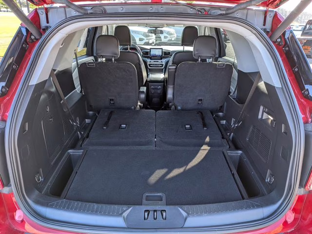 2022 Red Metallic Ford Explorer XLT RWD SUV