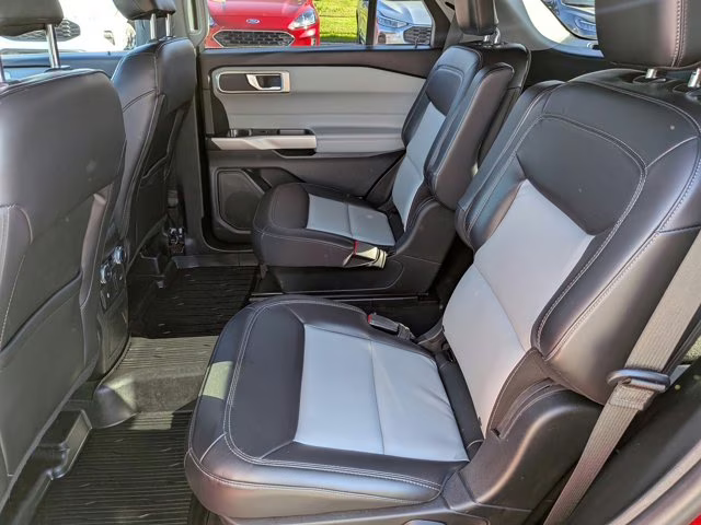 2022 Red Metallic Ford Explorer XLT RWD SUV