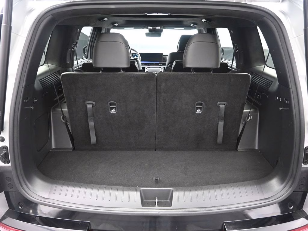 2024 Shimmering Silver Hyundai Santa Fe Hybrid Calligraphy AWD SUV