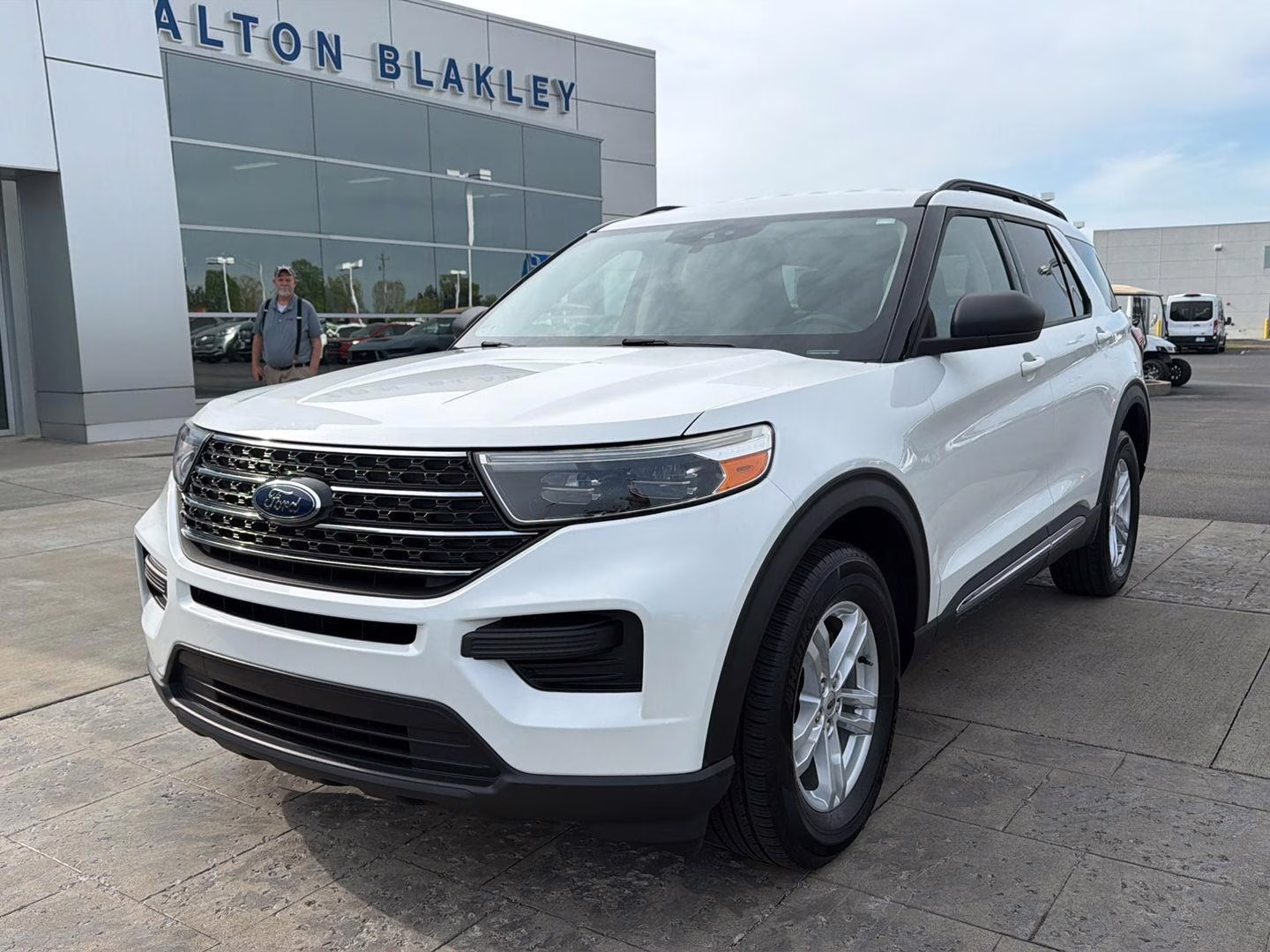 2020 Star White Metallic Tri-Coat Ford Explorer XLT 4X4 SUV