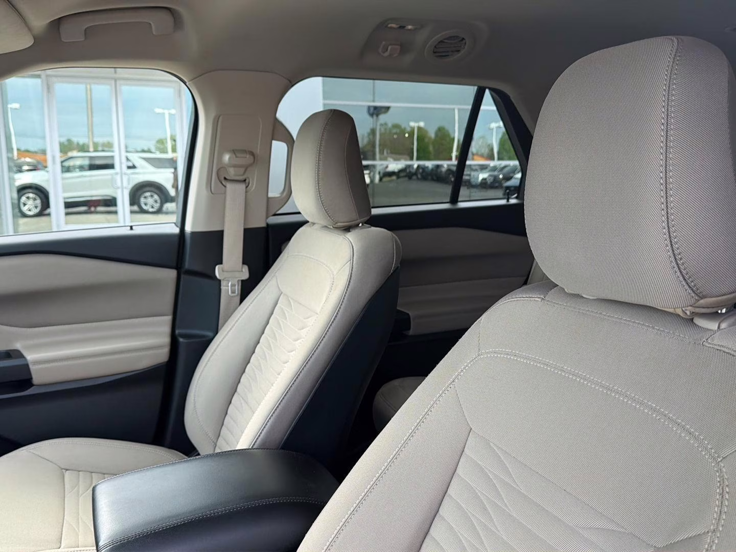 2020 Star White Metallic Tri-Coat Ford Explorer XLT 4X4 SUV
