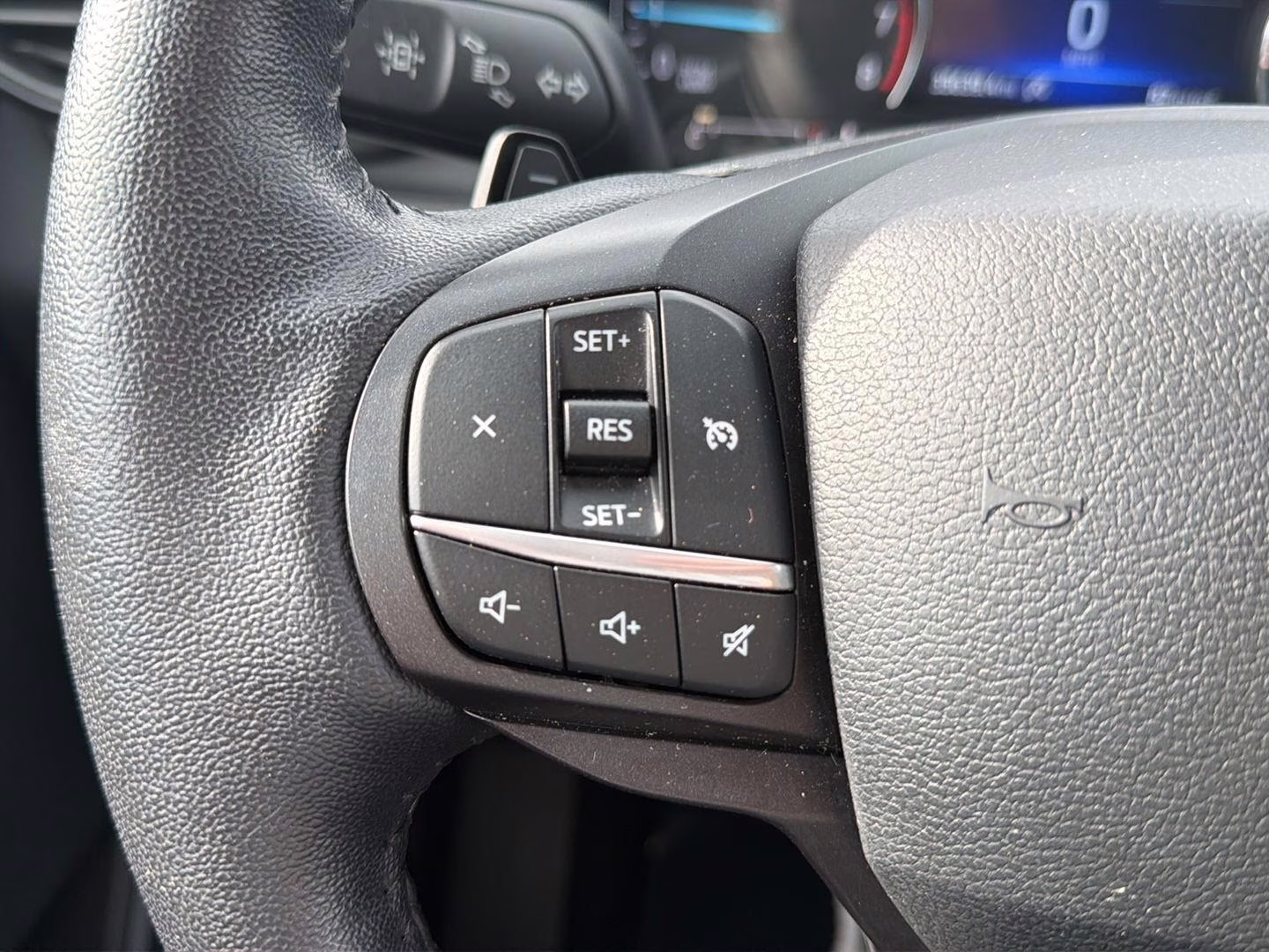 2020 Star White Metallic Tri-Coat Ford Explorer XLT 4X4 SUV