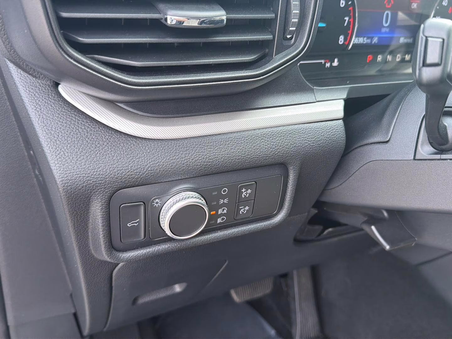 2020 Star White Metallic Tri-Coat Ford Explorer XLT 4X4 SUV