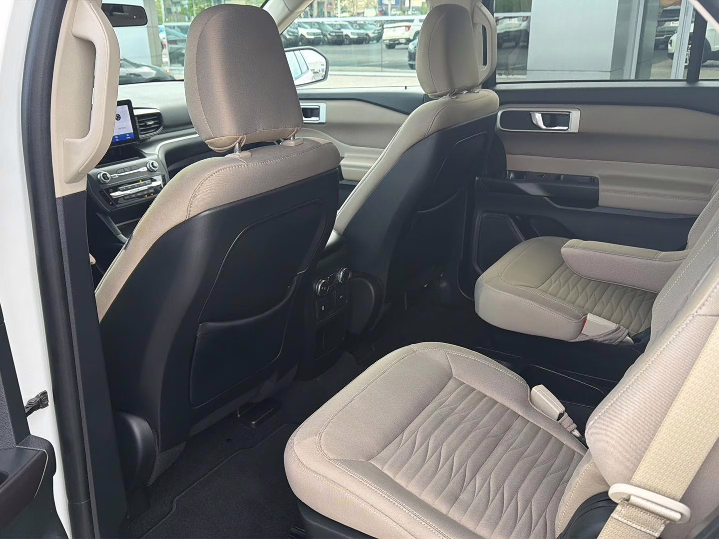 2020 Star White Metallic Tri-Coat Ford Explorer XLT 4X4 SUV