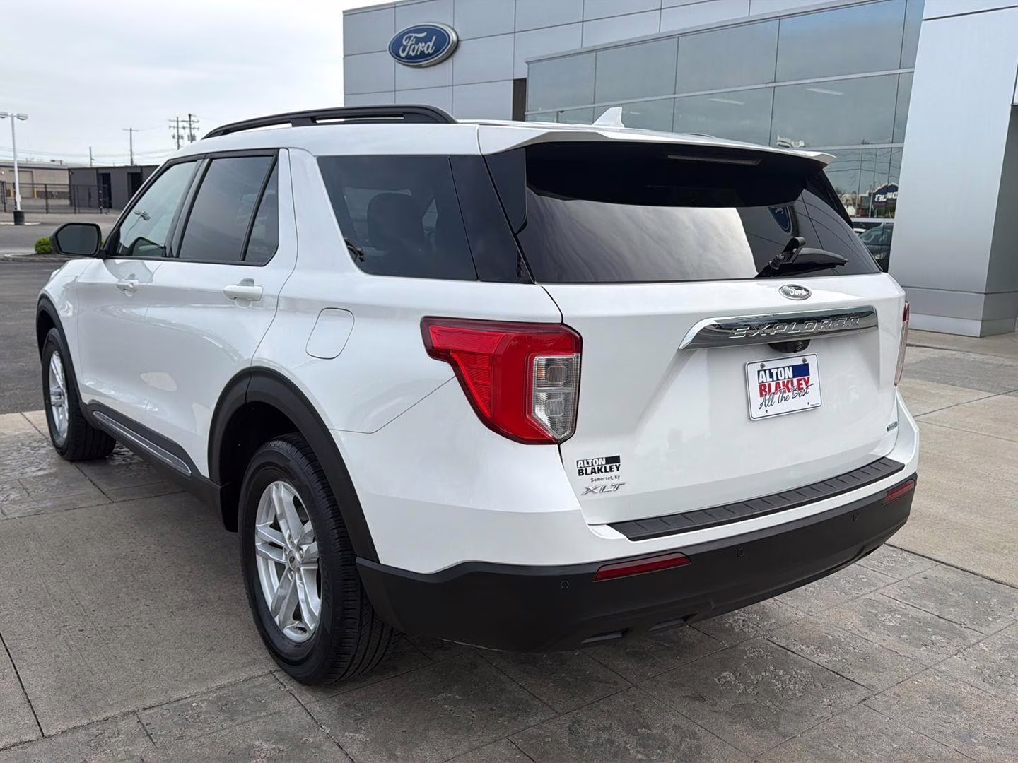 2020 Star White Metallic Tri-Coat Ford Explorer XLT 4X4 SUV