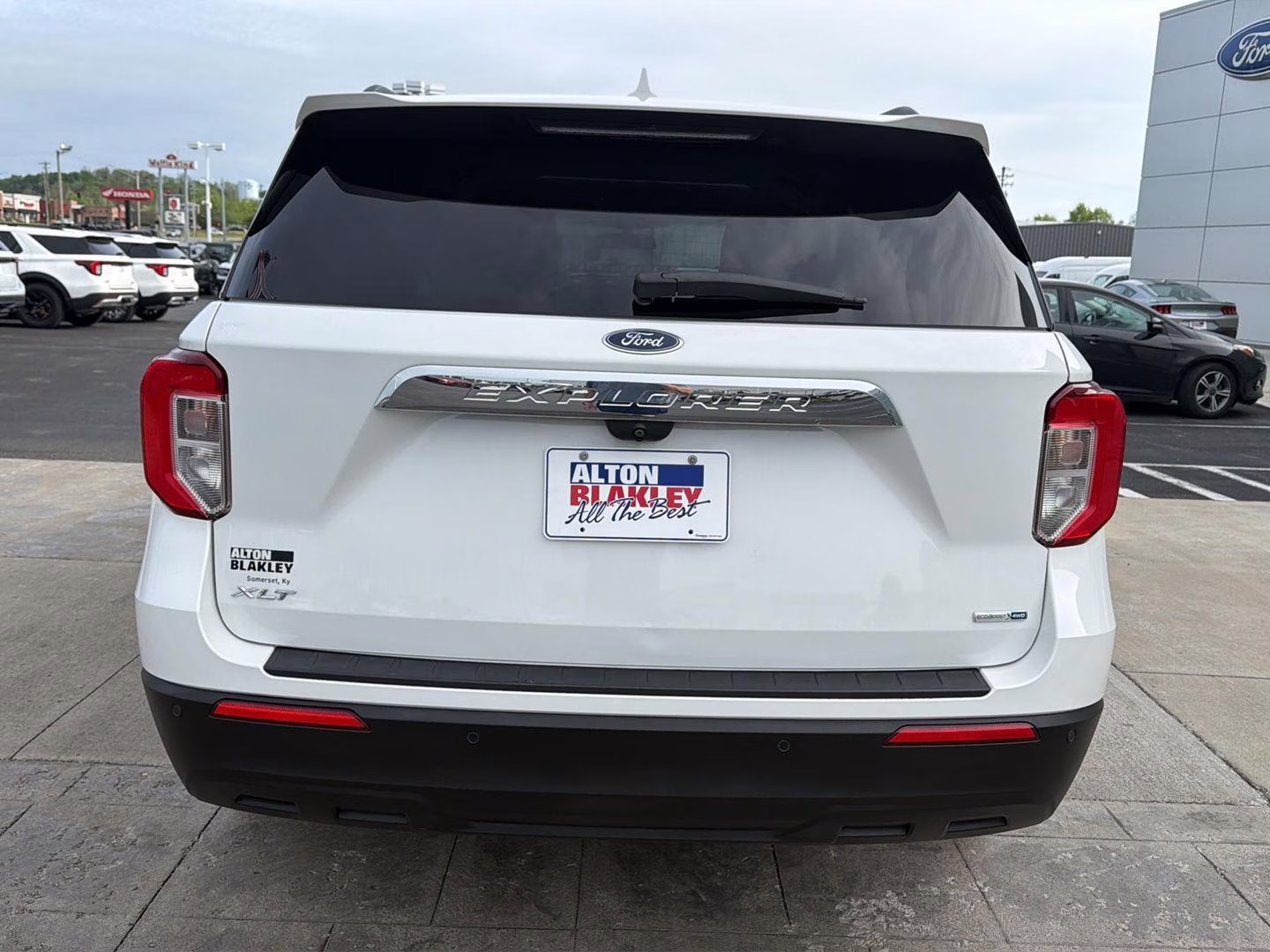 2020 Star White Metallic Tri-Coat Ford Explorer XLT 4X4 SUV