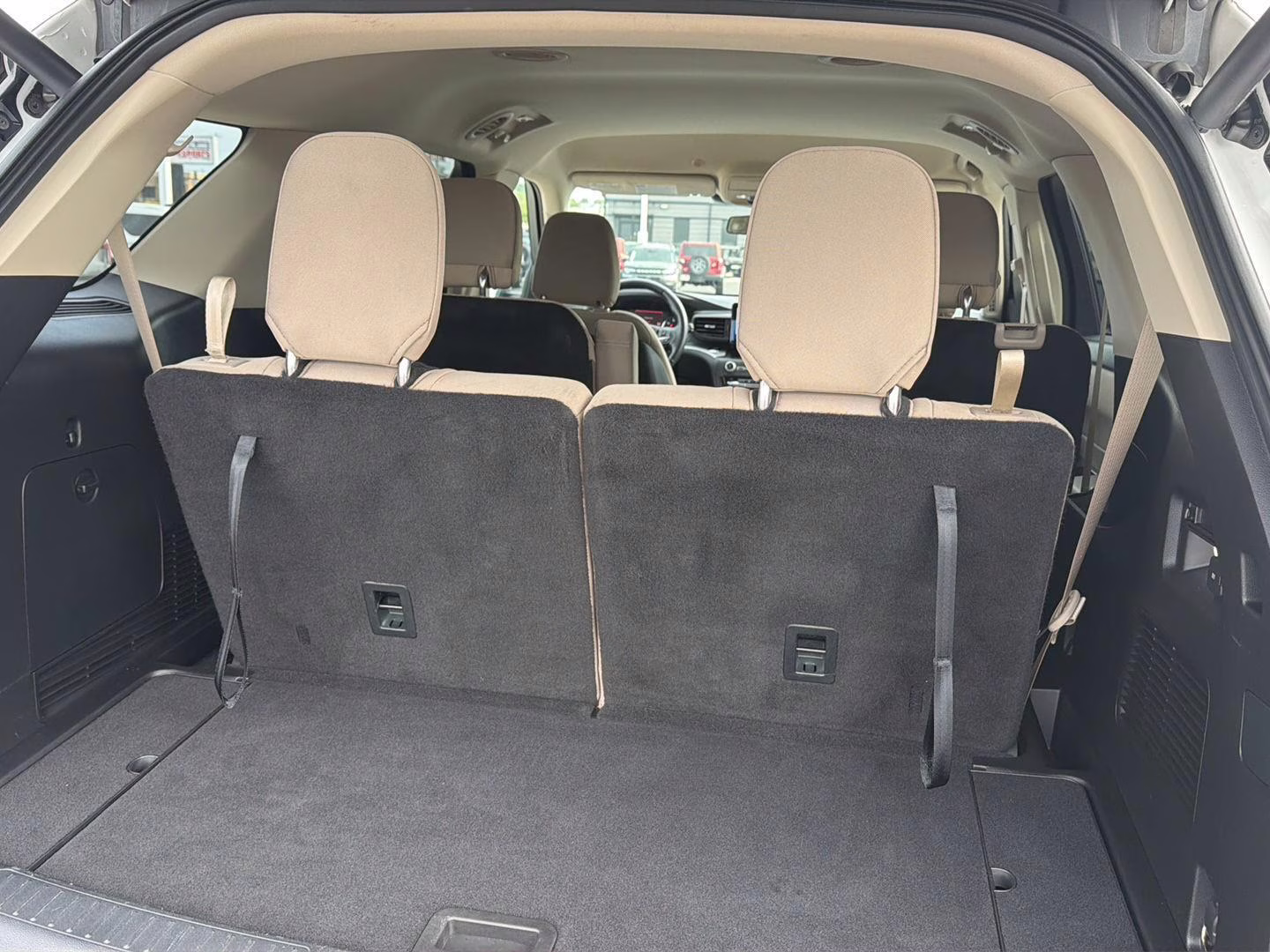 2020 Star White Metallic Tri-Coat Ford Explorer XLT 4X4 SUV